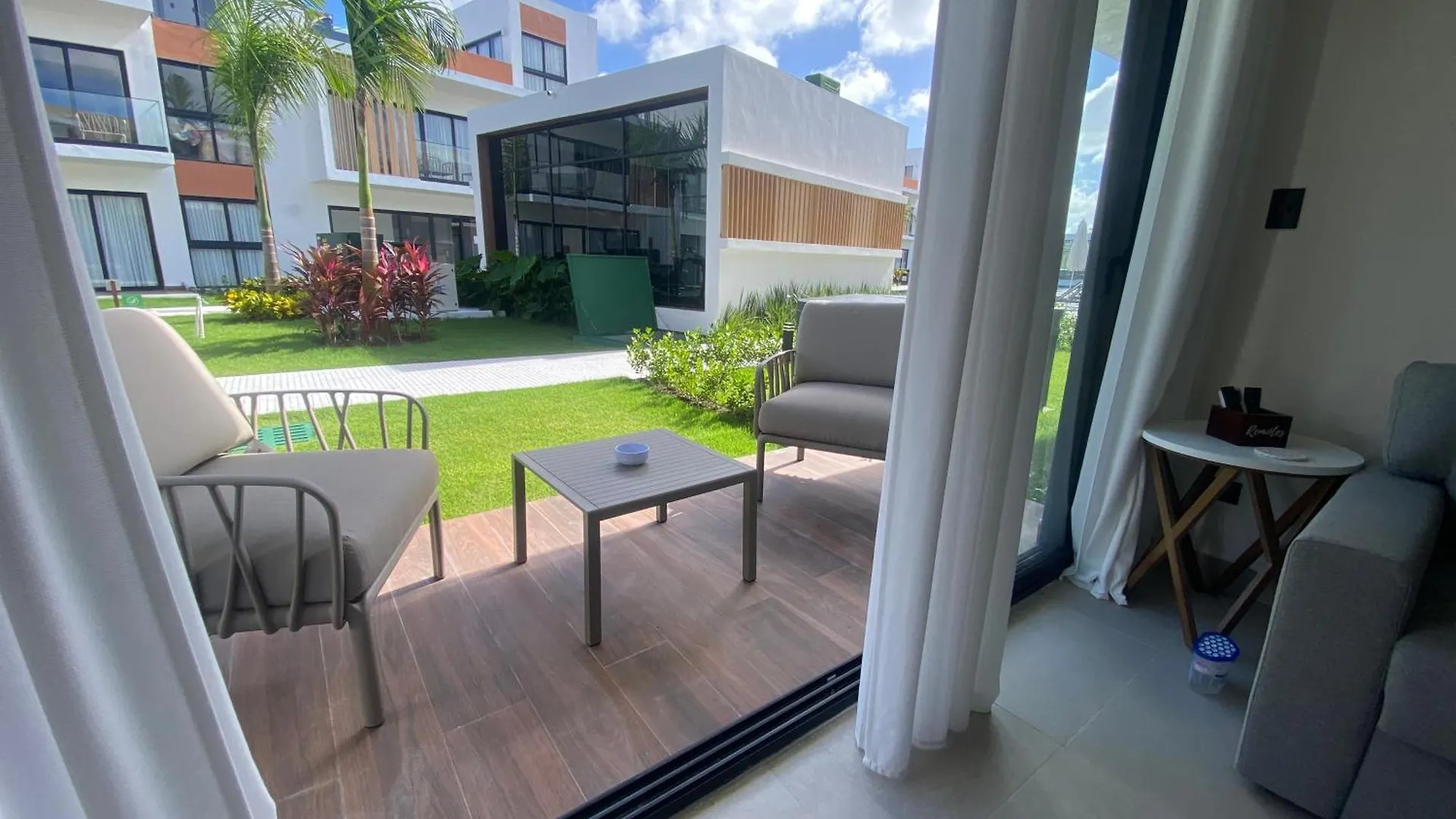 Golf Course Lake Confy Apt 1- Bedroom 푼타 카나